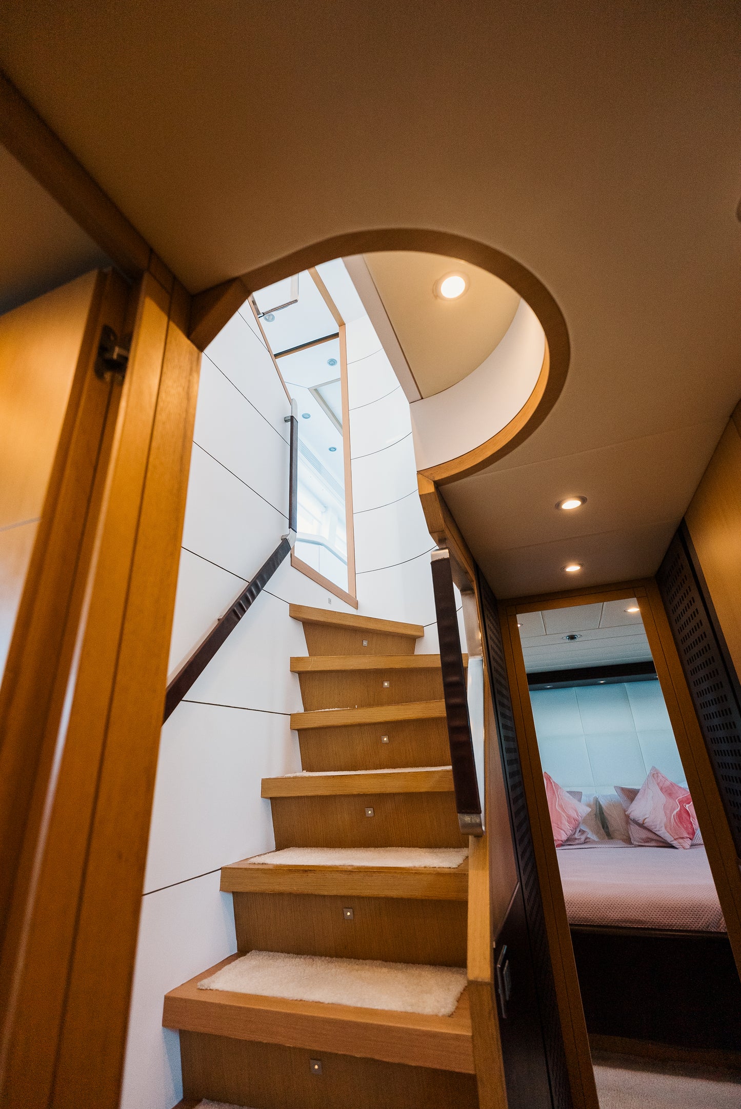 MAIORA 99 | "Lady KC"